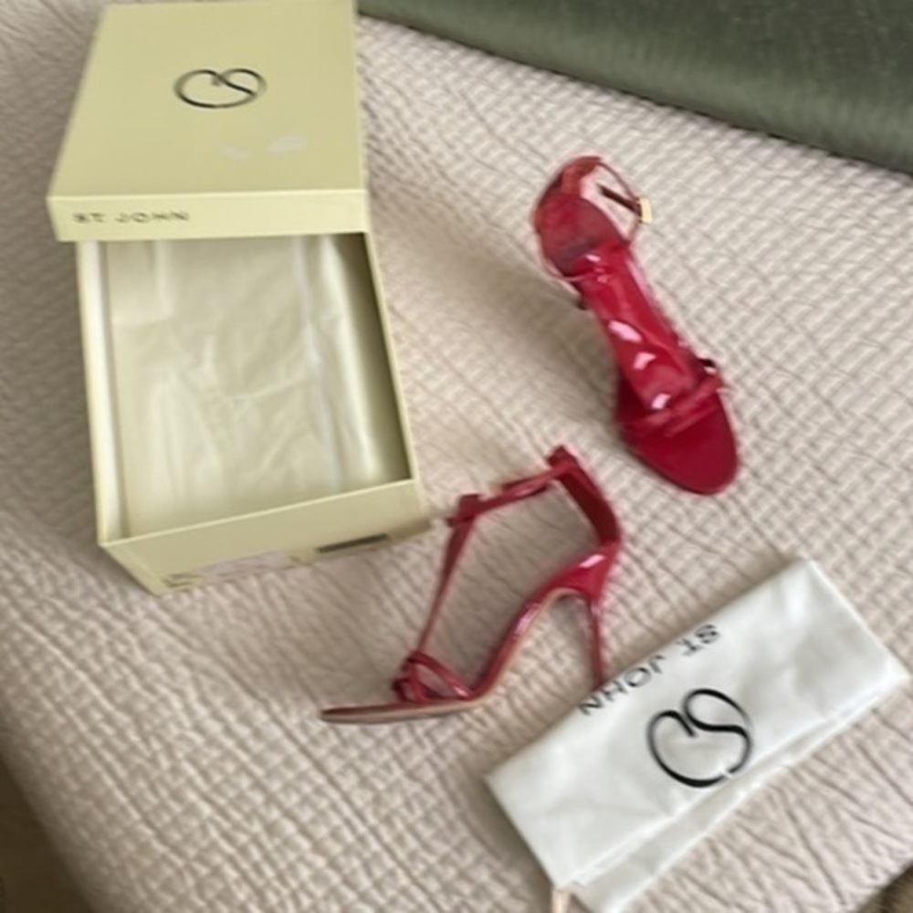 ST. JOHN Couture Sanal heel patent leather ITALY with box & dust bag Beyoncé
